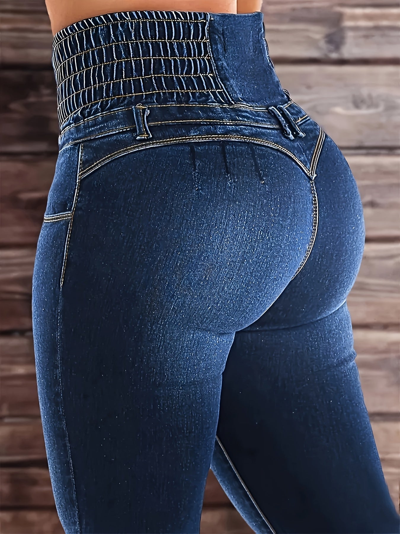 High-Waisted, Body-Hugging Flared Pants Made from Stretchable Fabric with a Viscose Blend.