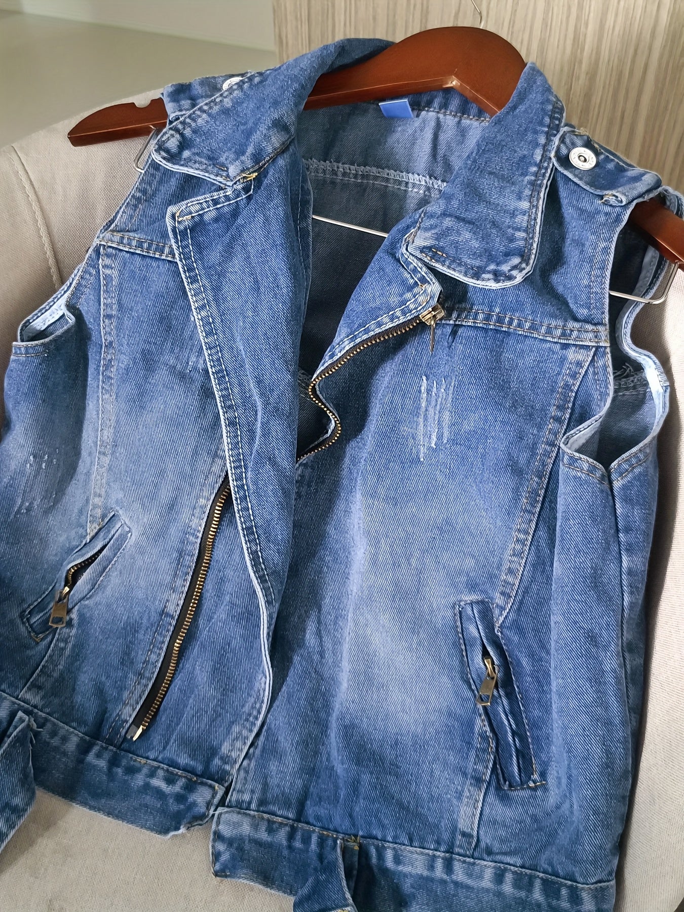Retro-Style Women'S Denim Jacket with a Zipper, New Korean Version Sleeveless Vest for Spring And Autumn 2025, Designed to Be Slimming.