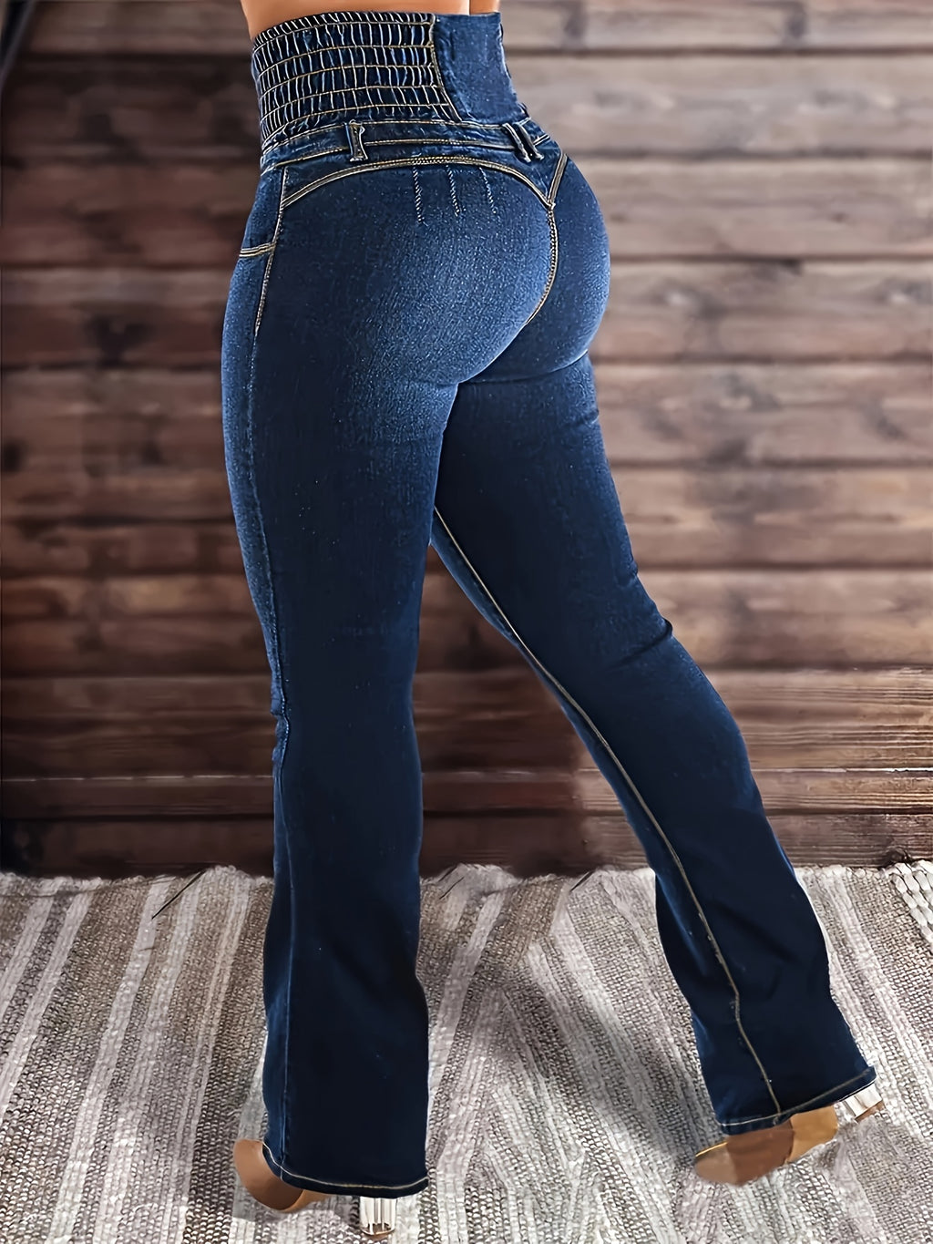 High-Waisted, Body-Hugging Flared Pants Made from Stretchable Fabric with a Viscose Blend.