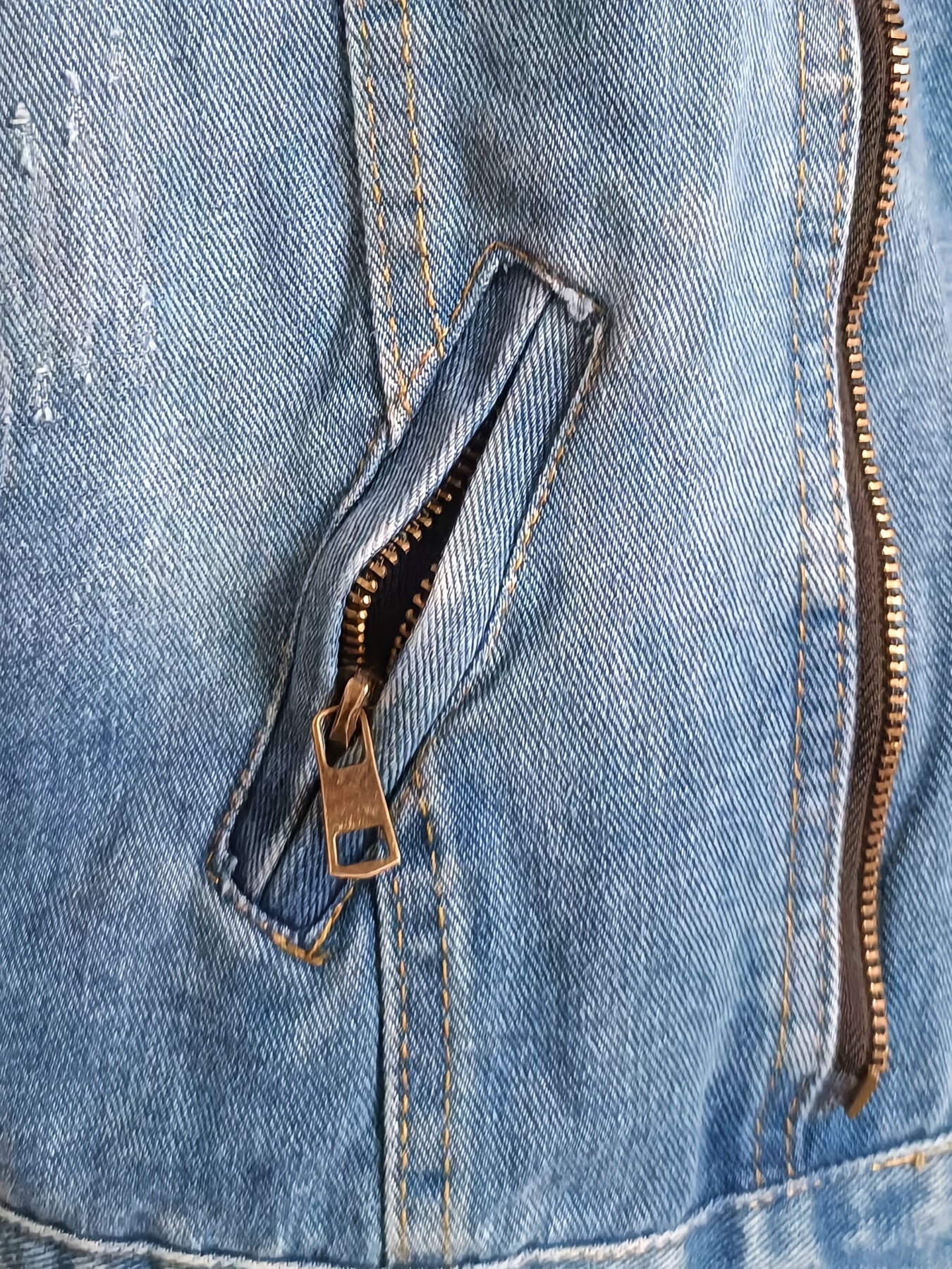 Retro-Style Women'S Denim Jacket with a Zipper, New Korean Version Sleeveless Vest for Spring And Autumn 2025, Designed to Be Slimming.